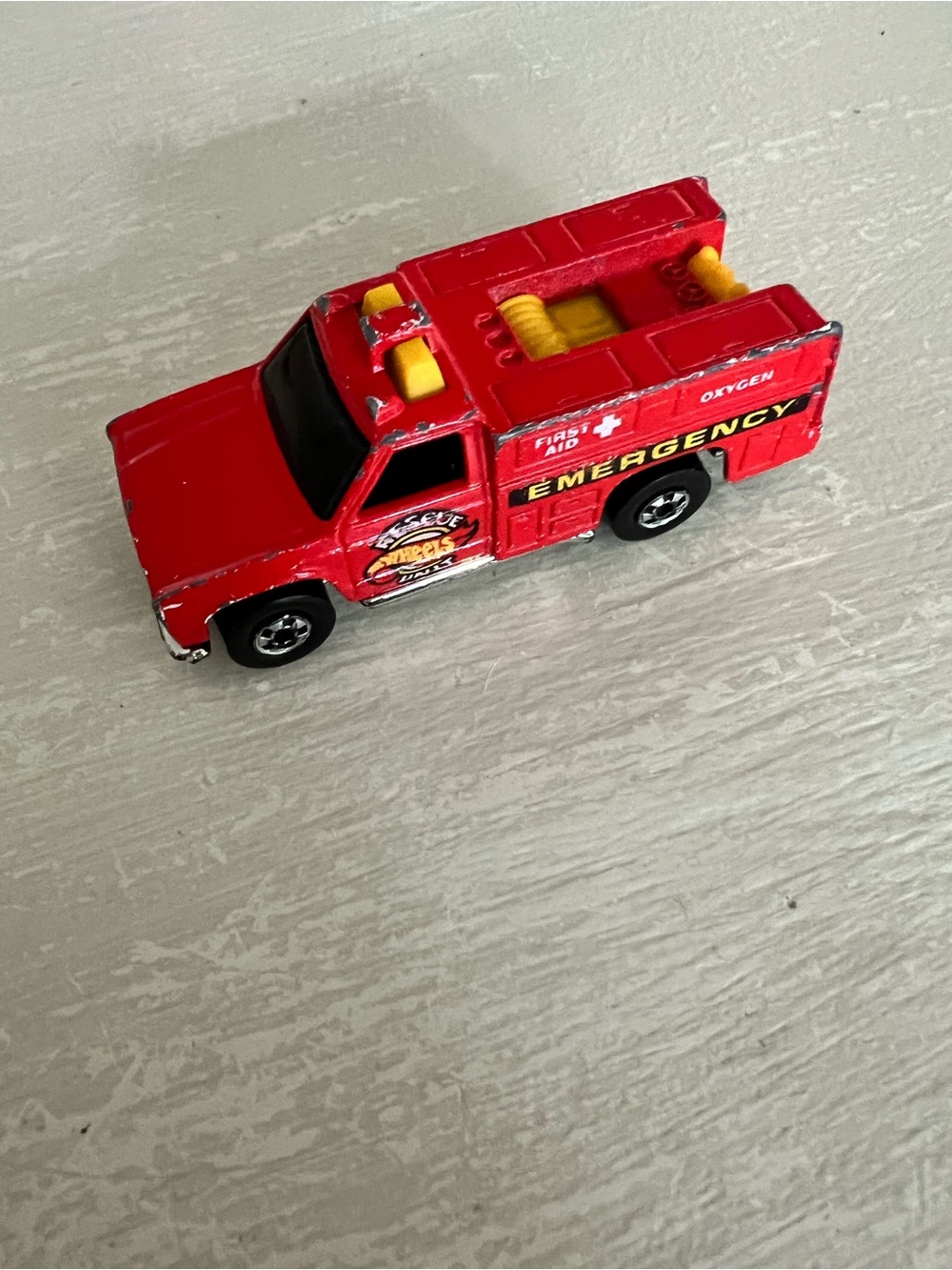 VINTAGE 1974 HOT WHEELS RED EMERGENCY RESCUE UNIT FIRE TRUCK BLACKWALLS
